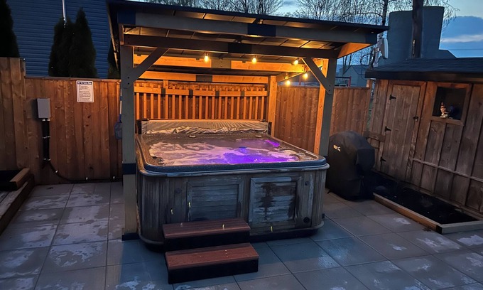 Hamilton House | Modern Lake Erie Cottage with Hot Tub & 10/10 Guest Rating