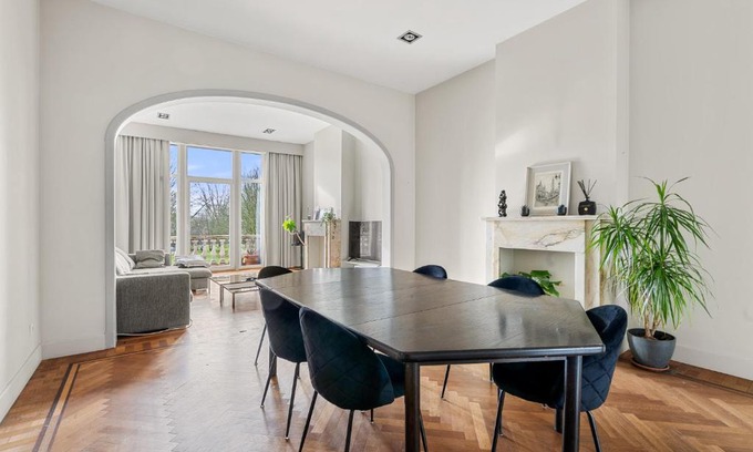 Markgrave Apartment | Modern Apartment in Antwerp - Breakfast & Pet Friendly!