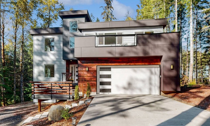 Union House | Modern Fjord Vibe Home at Alderbrook Golf and Yacht Resort