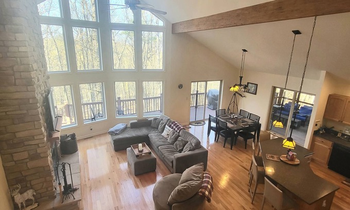 The Woods Cabin | Beautiful Mountaintop Chalet with Pool and Hot Tub Amenities