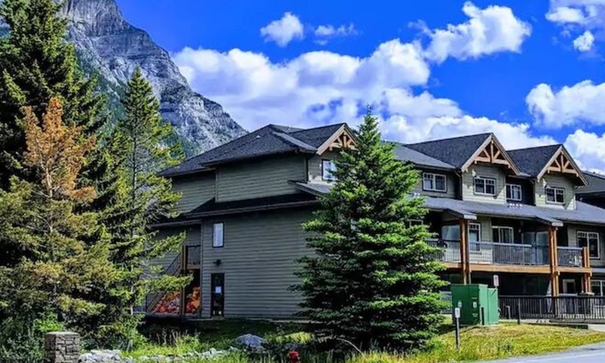 Dead Man's Flats Resort | Elegant Multi-level Condo with Pool & Spa - Guest Rated 9.8