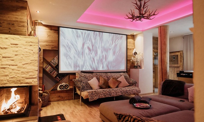 Medraz Apartment | New Apartment with Pool, Spa & 10/10 Guest Rating