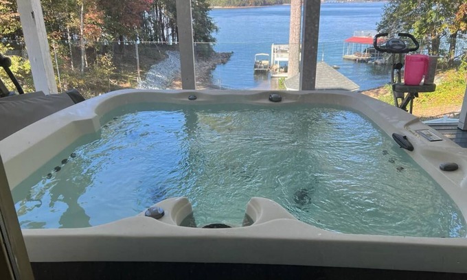 Buford House | Serene Retreat at Lake Lanier Islands with Hot Tub & Dock