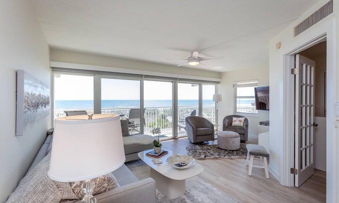 Jacksonville Beach Condo | Oceanfront Retreat at Beachdrifter with Wraparound Balcony