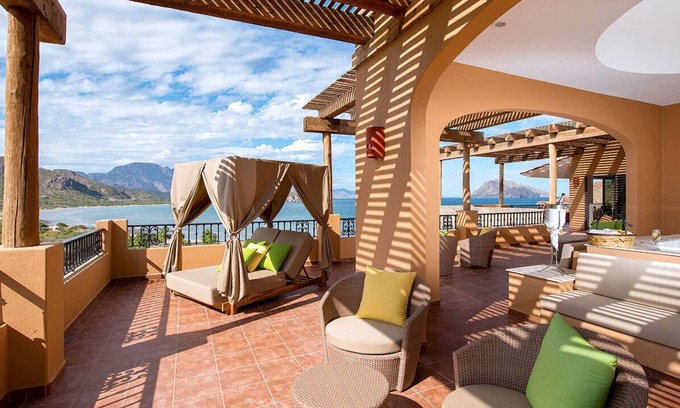 Loreto Apartment | Luxurious Oceanfront Escape in Loreto