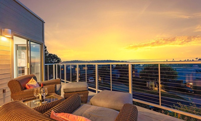 San Diego House | Oceanview Townhome in Del Mar with Pool and Spa Amenities