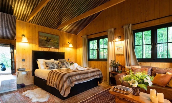 Clachan of Campsie Cabin | Tranquil Off-Grid Getaway at The Captain's Rest