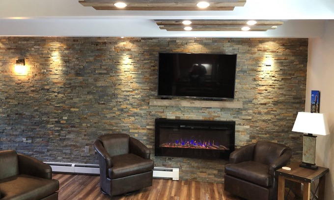 Frisco Condo | Idyllic Condo on Ten Mile Creek: Family & Pet Friendly Retreat