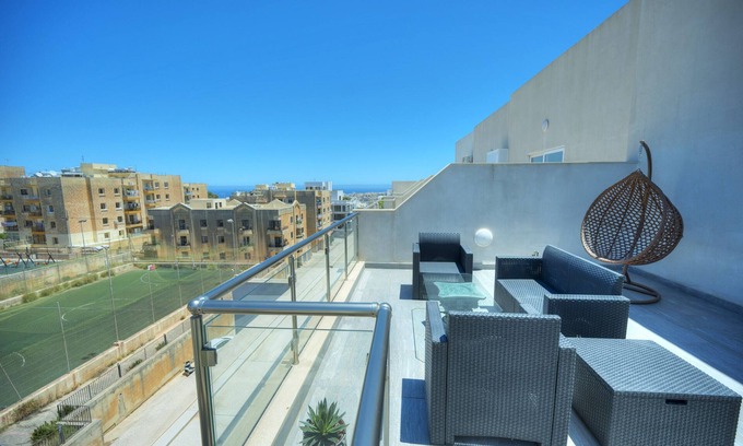 Ta' Giorni Apartment | Elegant Penthouse Retreat with 2 Terraces and Key Amenities
