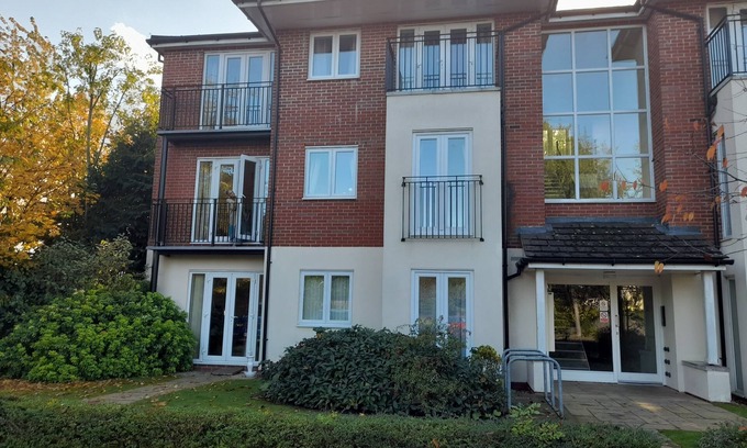 Shirley Apartment | Stylish Penthouse Apartment Near NEC with Family Amenities