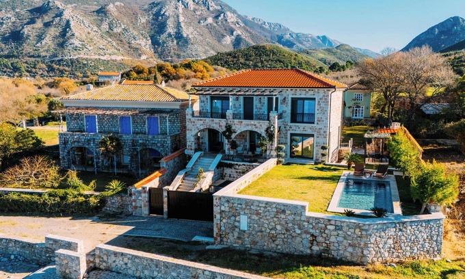 Budva Municipality Villa | Luxurious Pool Side Villa by the sea