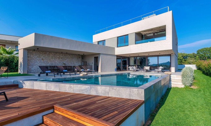 Banjole Villa | Elegant Pool Villa Just Steps from the Beach - 10/10 Rating