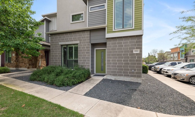 North Austin Civic Association Condo | Upscale 3-Bed Condo with Pool & Spa Near The Domain
