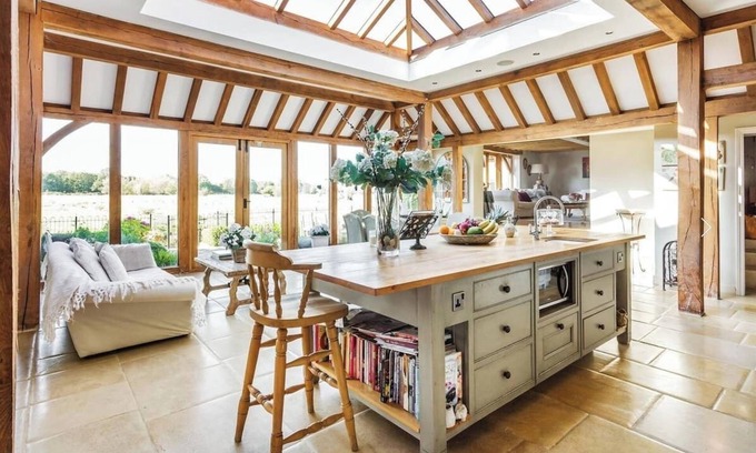 Woking House | Serene Riverfront Retreat with Hot Tub and Boat Access