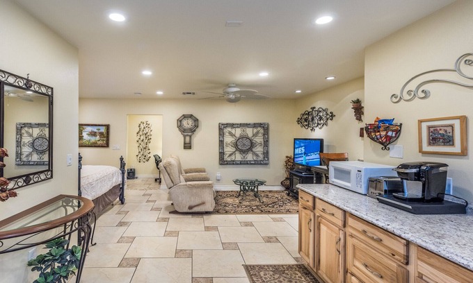 Paradise Apartment | Private Studio Oasis: Guest Rated 10/10 with Spa & Breakfast