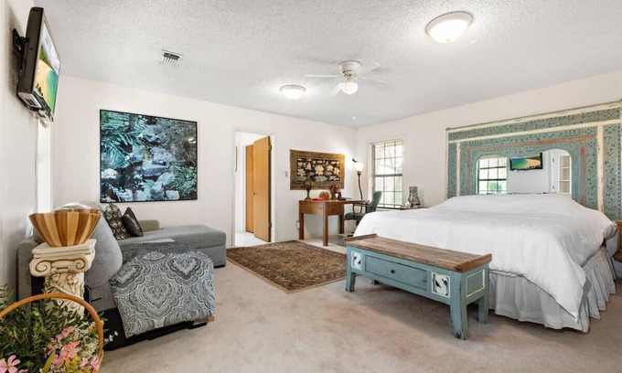 Hamilton House | Luxurious Ranch Retreat. nPeaceful, beautiful, safe, clean… nParadise found!