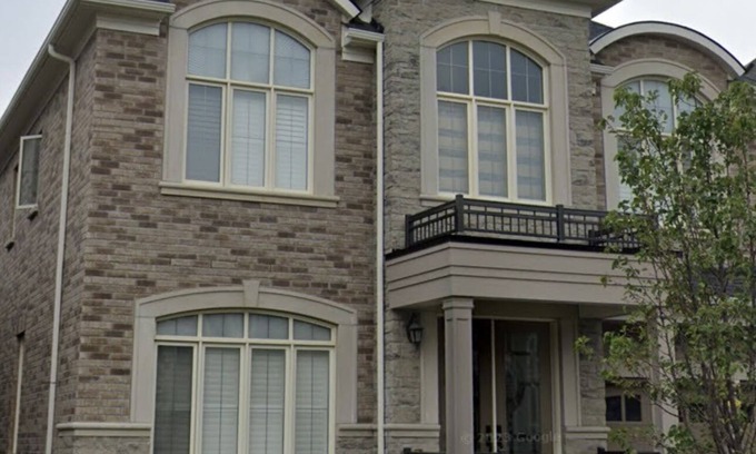 Brampton Apartment | Elegant Residence with Spa, Breakfast & Family-Friendly Amenities