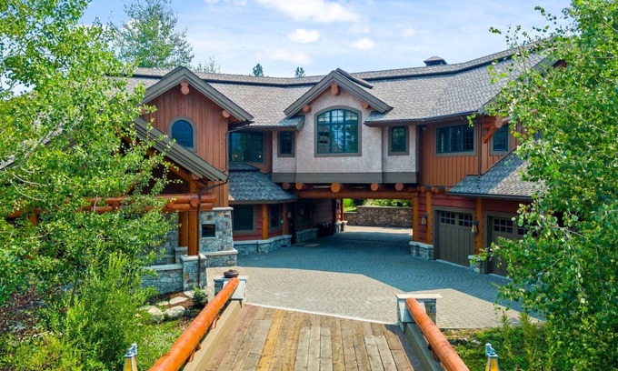 Tamarack House | Luxurious Resort Lodge Home in stunning Tamarack Resort