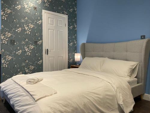 Fulham Broadway Apartment | Stylish Studio Flat 30 Mins From City Centre - Family Friendly