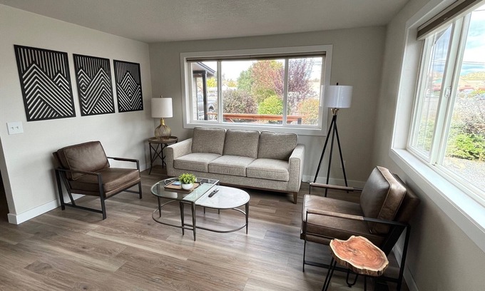 Prineville House | Premier 3-Bedroom Getaway with Modern Amenities in Prineville