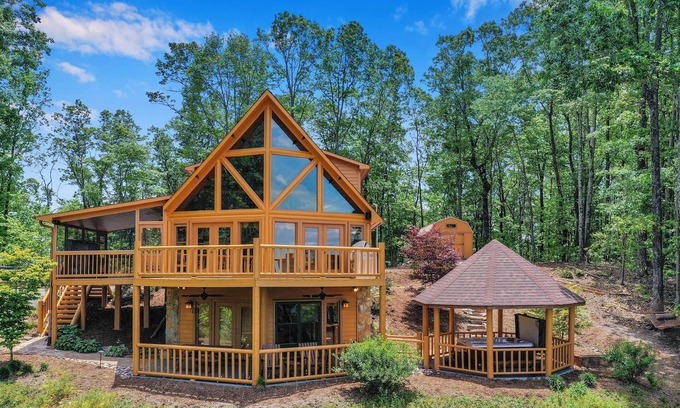 Blue Ridge Cabin | Secluded Cabin with Hot Tub and Scenic Views - Guest Rated 10/10