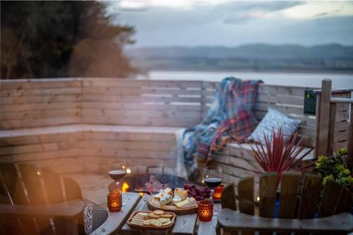 Cupar House | Cozy Retreat with Hot Tub for Two in Fife