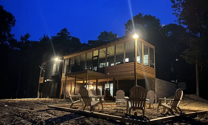 Carbon Hill Cabin | Exclusive Speakeasy Lodge with Hot Tub & Wifi, Near Caves