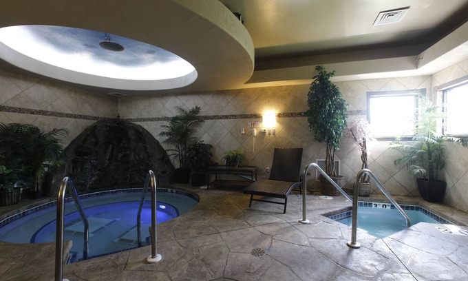 Mauston Condo | Indulgent Spa Retreat with Private Tubs and Ocean Views