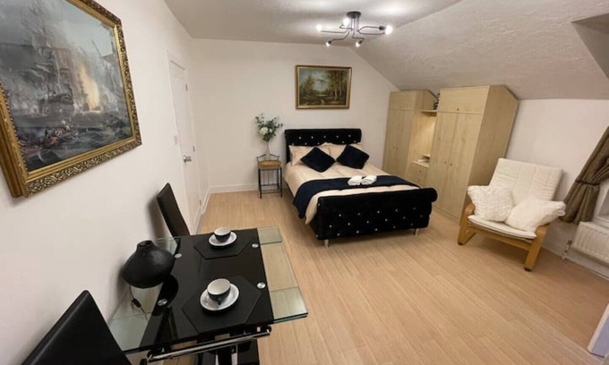 Manchester Apartment | Cozy Studio with Great Access to City Centre Amenities