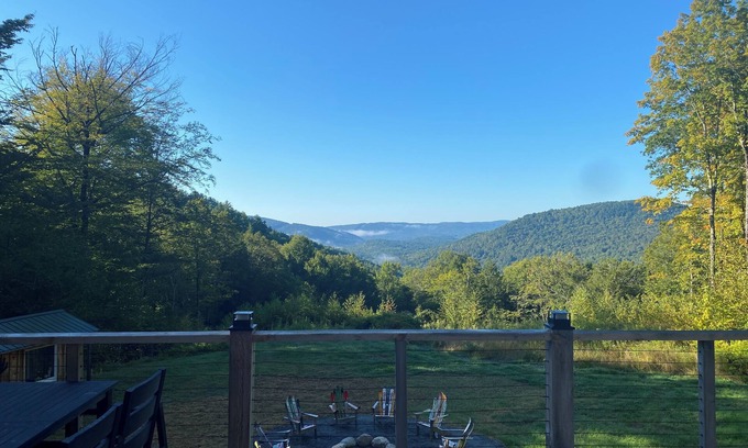Townshend House | Luxurious, stunning views, private setting, pet friendly, firepit ,EV, WIFI, AC