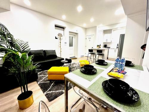 Willoughby Apartment | Stylish 2BR Suite Near Vancouver - Pet & Child Friendly