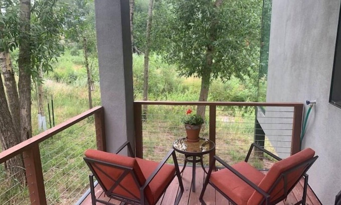 La Veta House | Gorgeous In-Law Suite with River Views & Spa Amenities