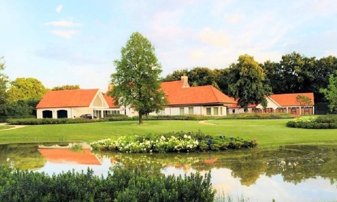 Boshoven Villa | Spacious Guesthouse for 24 with Pool and Family Amenities
