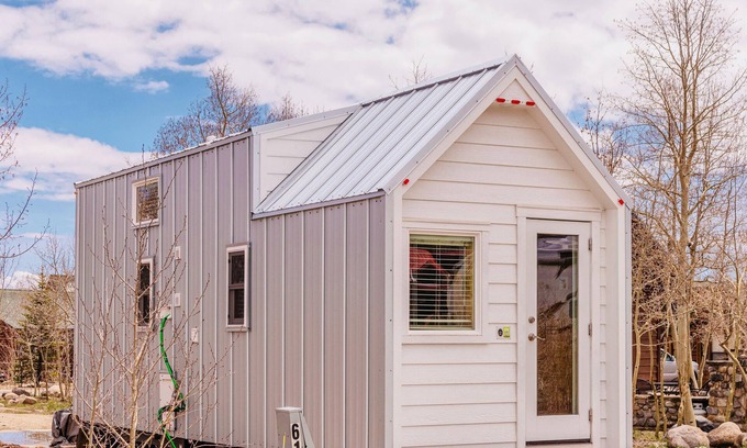 Fairplay House | 10/10 Rated Rocky Mountain Tiny House Escape