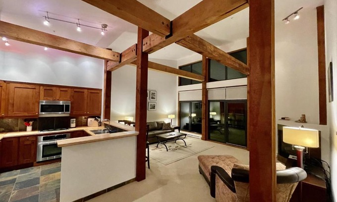 Ucluelet Apartment | Elegant Top Floor Villa with Ocean Views - Perfect for Families