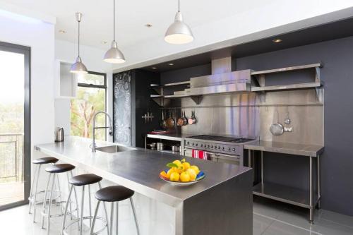 Geilston Bay House | Tranquil Private Retreat with Kitchen Amenities - Rated 9/10