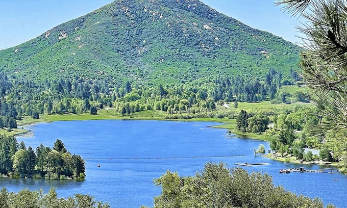 Julian Cabin | Tranquil Tree House Retreat: Spa & Lake View Oasis