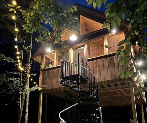 Springvale House | Luxurious Tree House with Hot Tub and Firepit, Perched over Littlefield Pond, Perfect for a Relaxing Weekend Getaway near Portland, Maine
