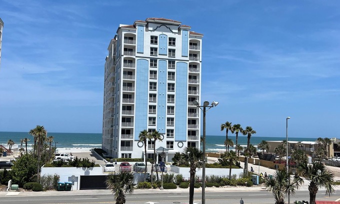 Daytona Beach Condo | Incredible Oceanview Penthouse with Pool and Spa Amenities