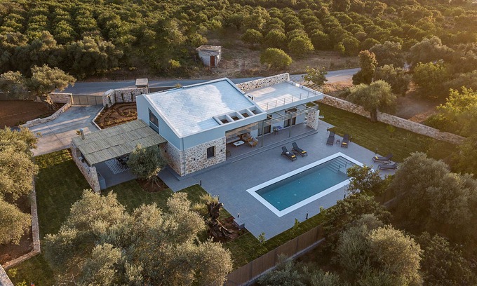 Agia Villa | Elegant Villa Close to City, Beach & Mountains - 10/10 Rated