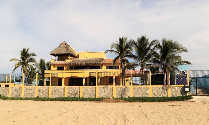Isla Navidad Villa | Elegant Villa with Pool and Ocean View Near Manzanillo