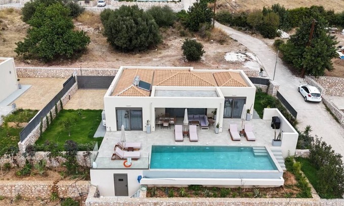 Lourdata Villa | Luxurious Villa Retreat in Lourdata