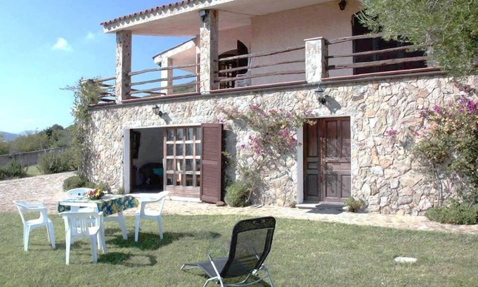 Posada Apartment | Elegant Villa with Spectacular Views and Poolside Relaxation
