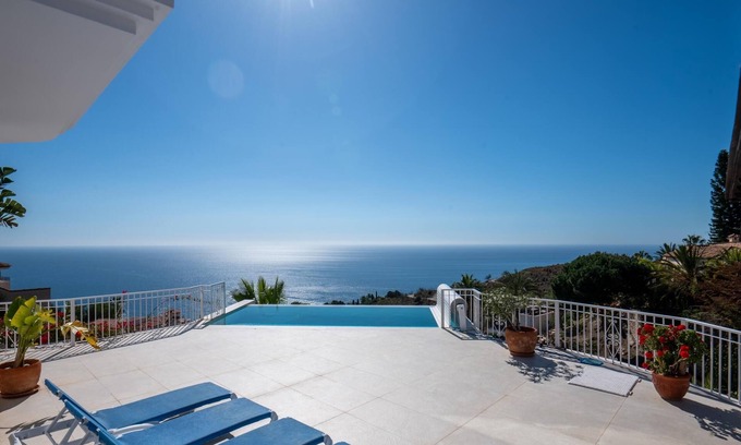 Salobrena Villa | Indulge in a Villa Retreat with Jacuzzi & Pool Access