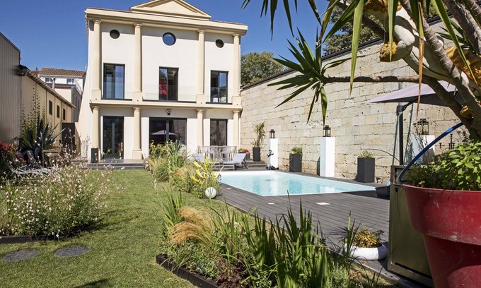 Villenave-d'Ornon Villa | Exquisite Villa with Heated Pool in Bordeaux - 10/10 Rated