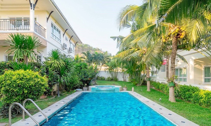 Hin Lek Fai House | Elegant Villa with Private Pool and Jacuzzi Retreat