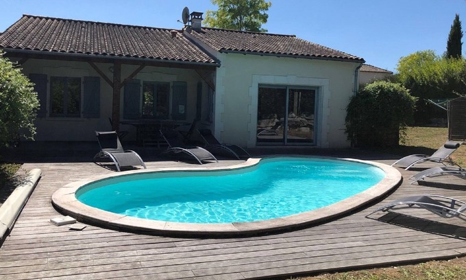 Chalais House | Luxurious villa with terrace in the rural Chalais