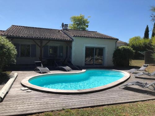 Chalais House | Luxurious villa with terrace in the rural Chalais