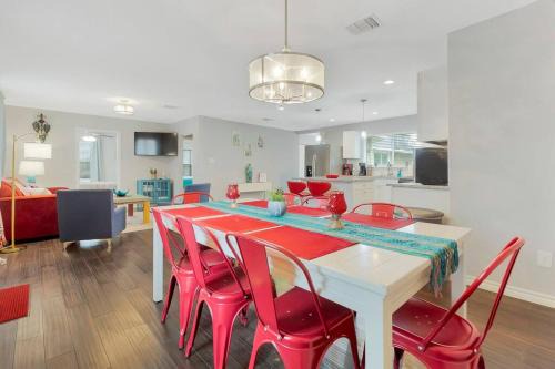 Downtown San Antonio Villa | Unforgettable Villa with Private Game Room – Rated 10/10!