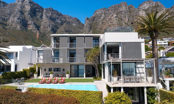 Camps Bay Villa | Elegant Villa with Breathtaking Views at Table Mountain